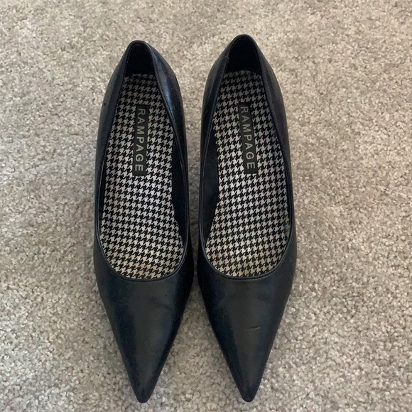 Rampage | Black Pointy Toe Pumps - Picture 2 of 5